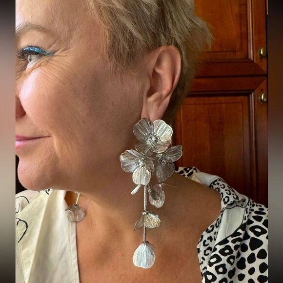 Zara Kate Middleton Famous Cascading Floral Earrings - Picture 3 of 16